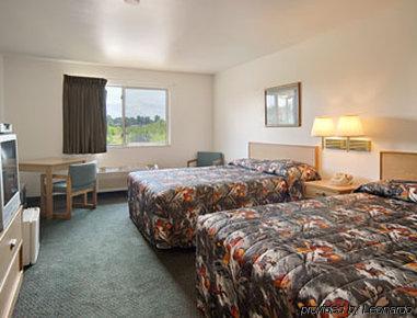 Northwoods Inn And Suites Ely Ruang foto